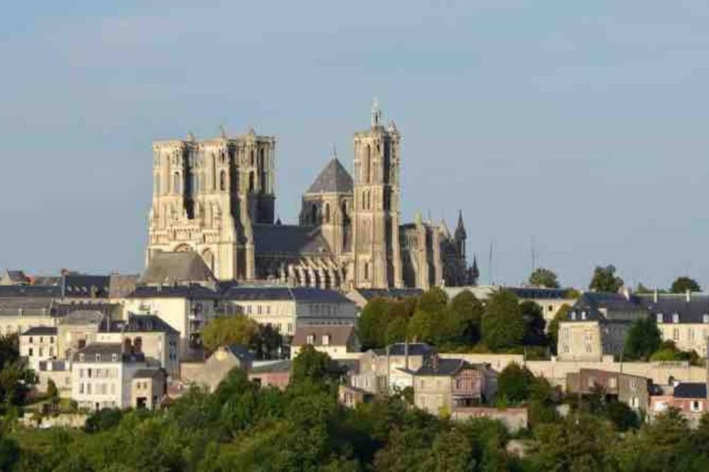Laon : « Suite Privee Au Pied De La Cathedrale » Exterior photo