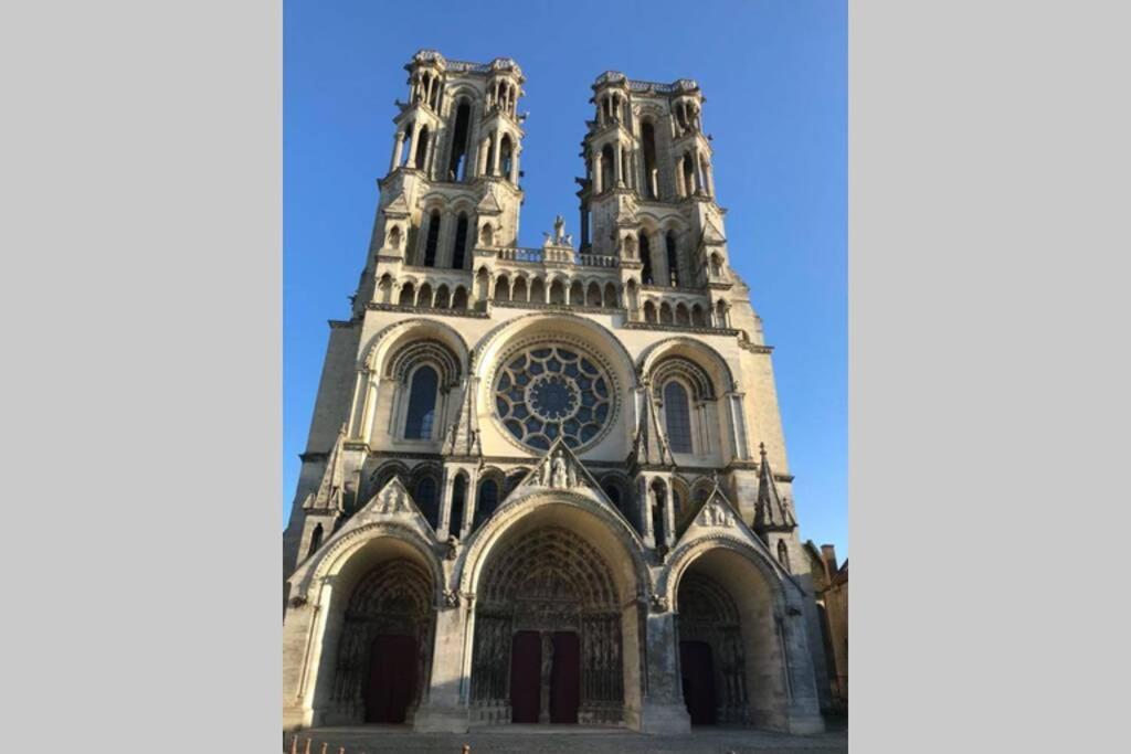 Laon : « Suite Privee Au Pied De La Cathedrale » Exterior photo