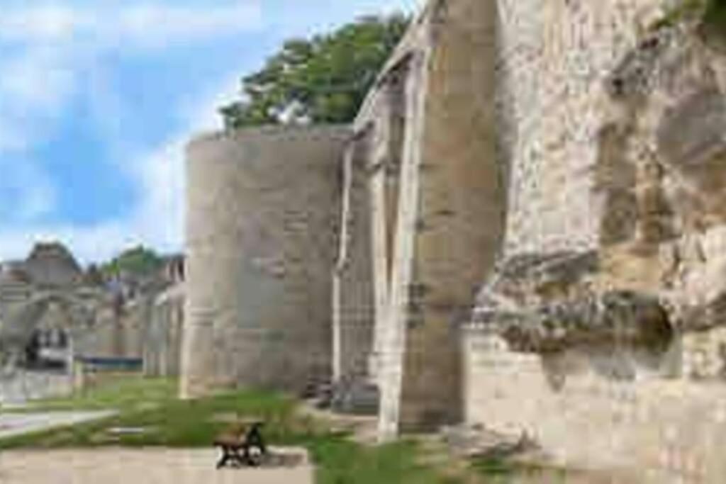 Laon : « Suite Privee Au Pied De La Cathedrale » Exterior photo